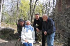 Elisabeth-og-gutta-pa-stein